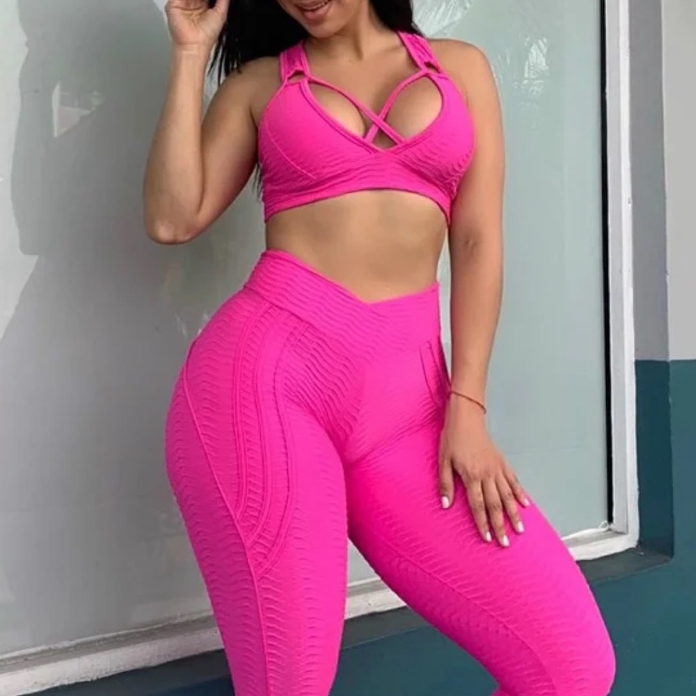 Blue Body Brazil hot pink strappy sports bra and  scrunch legging set
